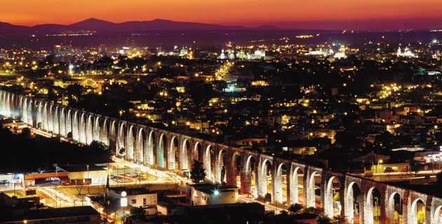 queretaro-de-noche / Arturoosorono-Dreamstime.com
